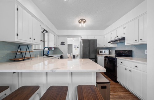 Horseshoe Bend House | Comfy & Updated Diamond Lakefront Home