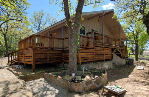 Sulphur House | Commander's Cabin - Family Friendly Adventure