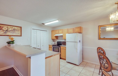 Gautier Condo | Community Grills & Pool: Gautier Condo!