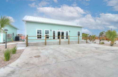 Port Aransas RV Rental | Community Pool, In Town, Dog Park, Fishing, Wifi, Laundry Room, Walking Paths