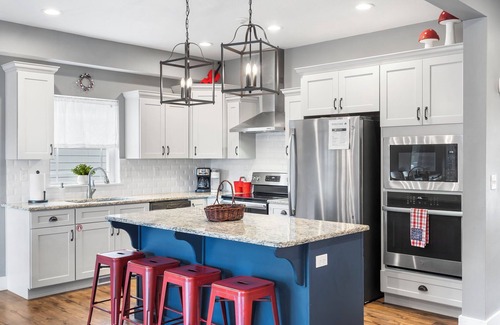 Table Rock House | Community Pool-Lake Views-Daily Tickets to Local Attractions-Air Hockey!