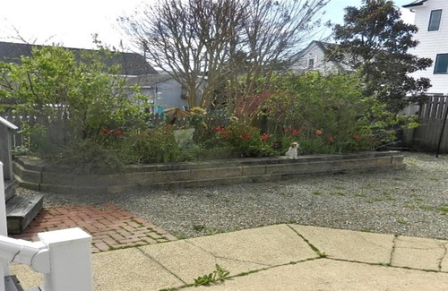 Ship Bottom House | Compact and cozy two-bedroom duplex sleeps six.