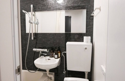 Nagaokakyo House | Compact single unit bathroom Standard plan with b /Nagaokakyo Kyōto