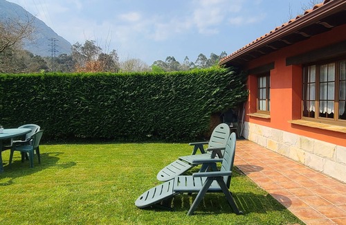La Portilla Cottage | Complete red apartment in Llanes