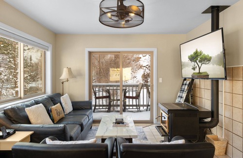 Ouray House | Completely Remodeled Townhome | On Uncompahgre River! | Walk to Town