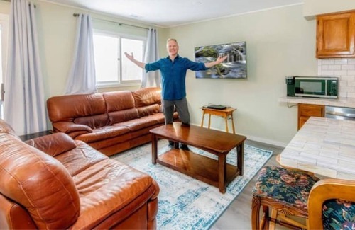 Vernon House | Completely Renovated Townhome Near Mineral's Resort! Dog Friendly2