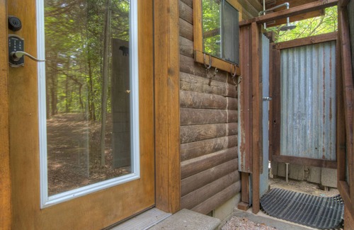 Coleman Cabin | Completely restored cabin on the banks of the Blue River!