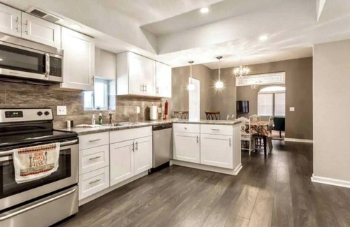 Independence House | Completely updated home a few blocks from the Historic Independence Square