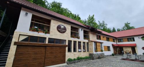 Firiza Hotel | Complex Turistic Caprioara