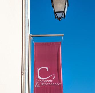 Frontonas Hotel | Comptoir et Dépendances