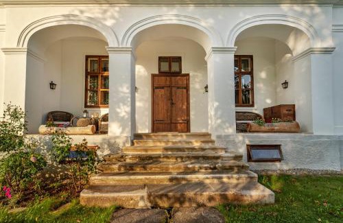 Moacsa House | Conacul Gaal Kuria