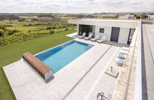 Cadaval Villa | Condition as new: VILLA DISIGNATIVE SILVERCOAST PORTUGAL - INFINITE HEATED SWIMMING POOL