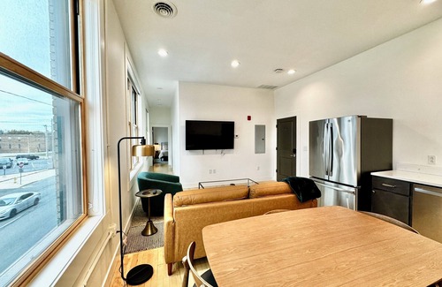 Van Buren Condo | Condo B - Gallery Suite - Downtown Marion