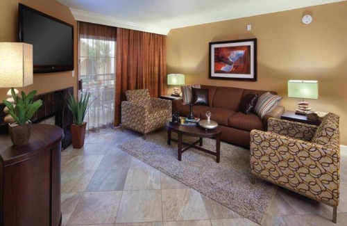 Las Vegas Resort | Condo close to the Strip: Pools & Hot tubs + Full kitchen