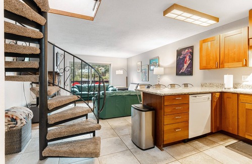 Alyeska Condo | Condo in great location at base of the mountain, near hiking, skiing & biking
