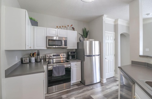 Biloxi Condo | Condo in great location! 2BR, 2BA, sleeps 6, playground, 2 pools, hot tubs, gym.