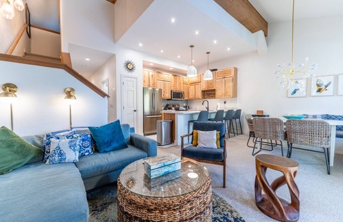 Willow Grove Condo | Condo in Silverthorne Close to Ski Resorts w/Private Balcony & Work Area!