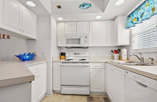 Cherry Grove Beach Condo | Condo near Beach w/Balcony, Resort Pool, Hot Tub, Grill, Spa & Fishing