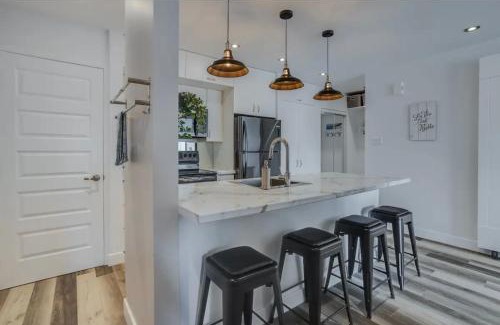 Magog Apartment | Condo-piscine à 200M du Memphré