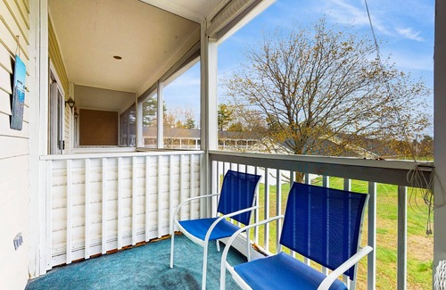 Wells Apartment | Condo w/balcony, seasonal pool and pool table and walkable location