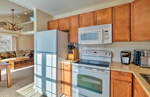 Windham Condo | Condo w/Loft: 2 Mi to Windham Mountain Ski!