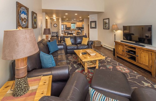 Big Sky House | Condo w/private hot tub close to Big Sky Resort & Town Center | Comfort Awaits At Deer Run