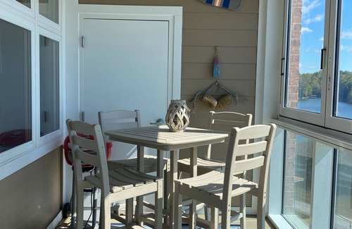 Smith Mountain Lake Condo | Condo with great Lake views. Come stay with us on your vacation 