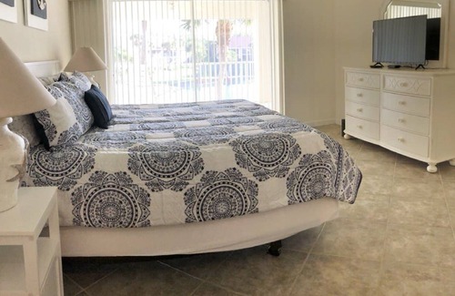 Naples Condo | Condo with Lake View ! Great Community Pool !