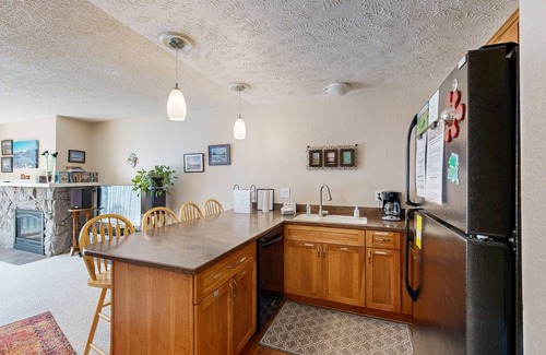 Alyeska Condo | Condo with Mountain views and access to hiking & skiing