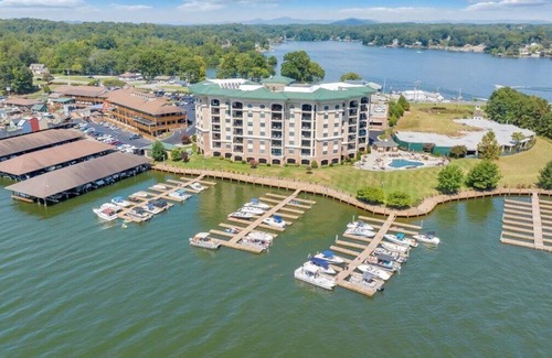 Westlake Corner Condo | Condo with pool ! Pet friendly