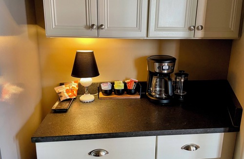 Cambridge Condo | Conductor's Rest: Beautiful 2 Bedroom Loft in Historic Cambridge, Maryland