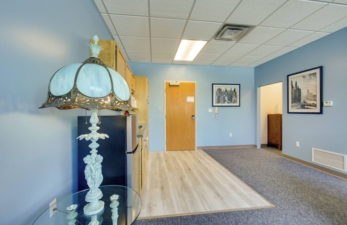 New Kensington Apartment | Conference Center & Pond: New Kensington Apartment