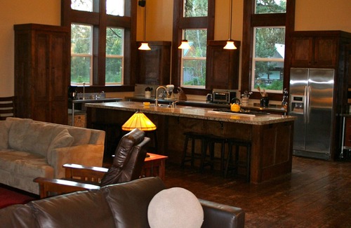 McCall Cabin | Conifer Lodge - Large Groups, Family Reunions, Business Retreats