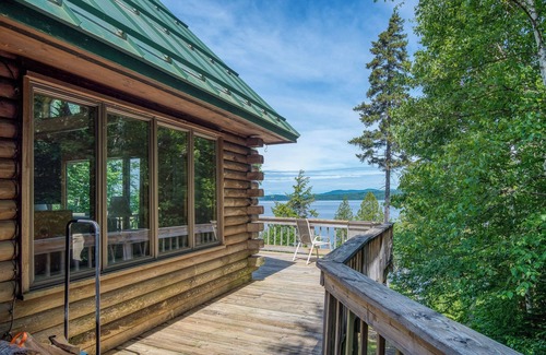 Rangeley House | 🐾Connaughton - Private log home along the South Shore of Rangeley Lake, dog friendly
