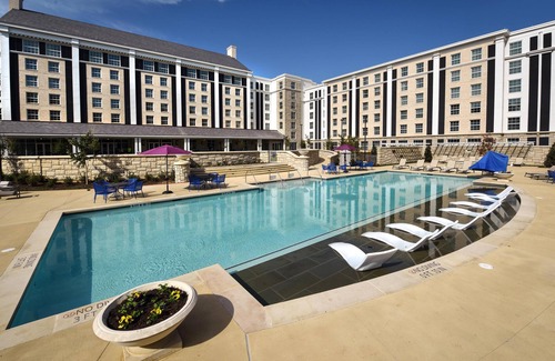 Whitehaven Hotel | Connecting Double Queen -Outdoor Pool -Gym -Restaurants -Airport Shuttle