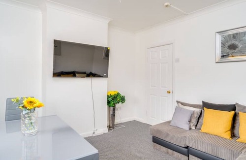 Chapeltown Apartment | Contemporary 5 Bedroom Flatnn