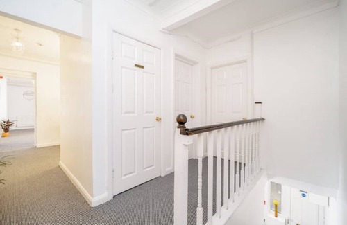 Chapeltown Apartment | Contemporary 5 Bedroom Flatnn