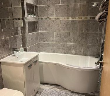 Keighley Apartment | Contemporary apartment Great Location with private car park