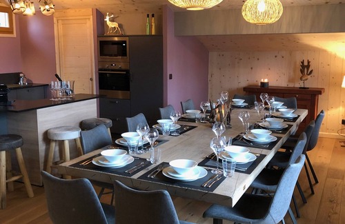 Les Deux Alpes Ski Chalet | Contemporary Chalet for 14, with Jacuzzi.