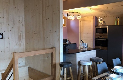 Les Deux Alpes Ski Chalet | Contemporary Chalet for 14, with Jacuzzi.