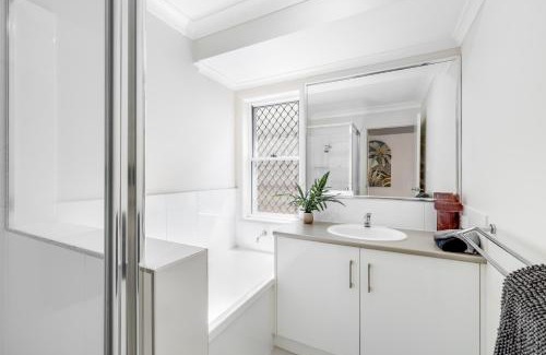 South Toowoomba Apartment | Contemporary Chic on CBD Fringe!