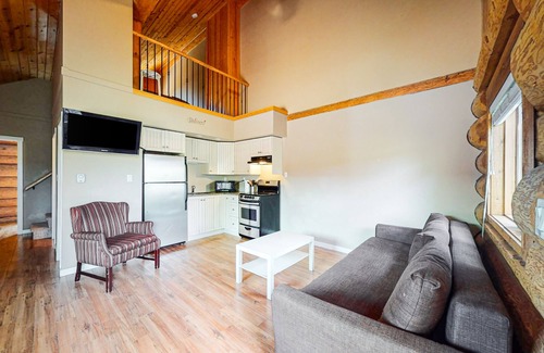 Lac Le Jeune Cabin | Contemporary, dog-friendly log cabin with private deck & full kitchen