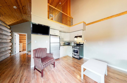 Lac Le Jeune Cabin | Contemporary, dog-friendly log cabin with private deck & full kitchen