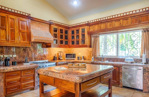 Puerto Aventuras Villa | Contemporary elegance at it's finest in this 5 bedroom luxury villa!