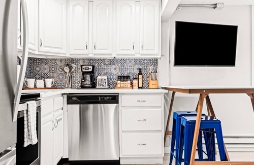 West Colfax Apartment | Contemporary Finishes | Studio Apt | Sloan’s Lake