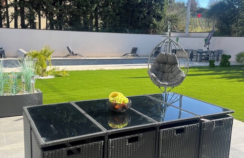 Vaison-la-Romaine Villa | Contemporary home in Vaison-la-Romaine Comfort, light & heated pool in Provence