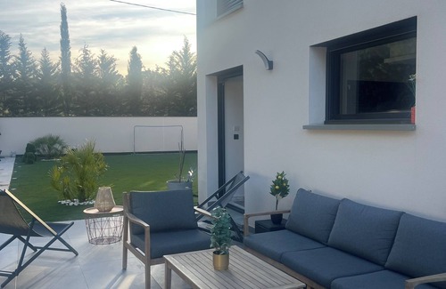 Vaison-la-Romaine Villa | Contemporary home in Vaison-la-Romaine Comfort, light & heated pool in Provence