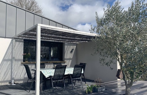 Pluneret House | Contemporary house with pool near Saint Goustan