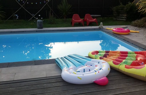 Surzur House | Contemporary house with garden and heated pool