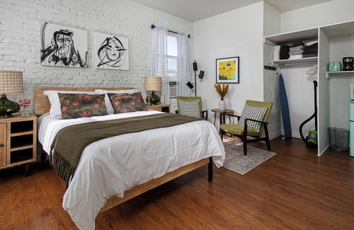 Westlake Apartment | Contemporary LA Studio - Close to DTLA!